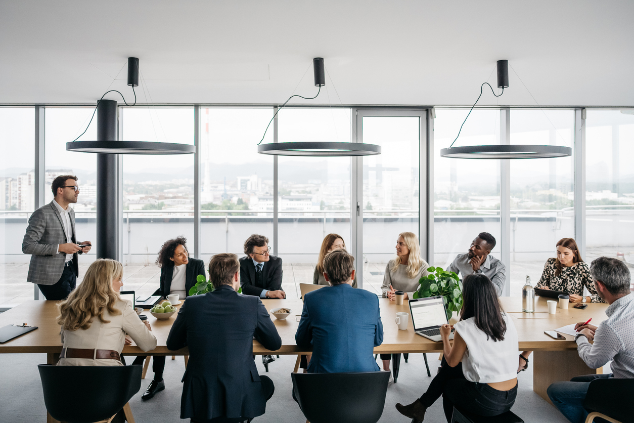 オフィスにおけるミーティングスペースの必要性と重要性｜種類や設置するメリットを解説