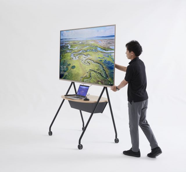 スタンド付き液晶モニター