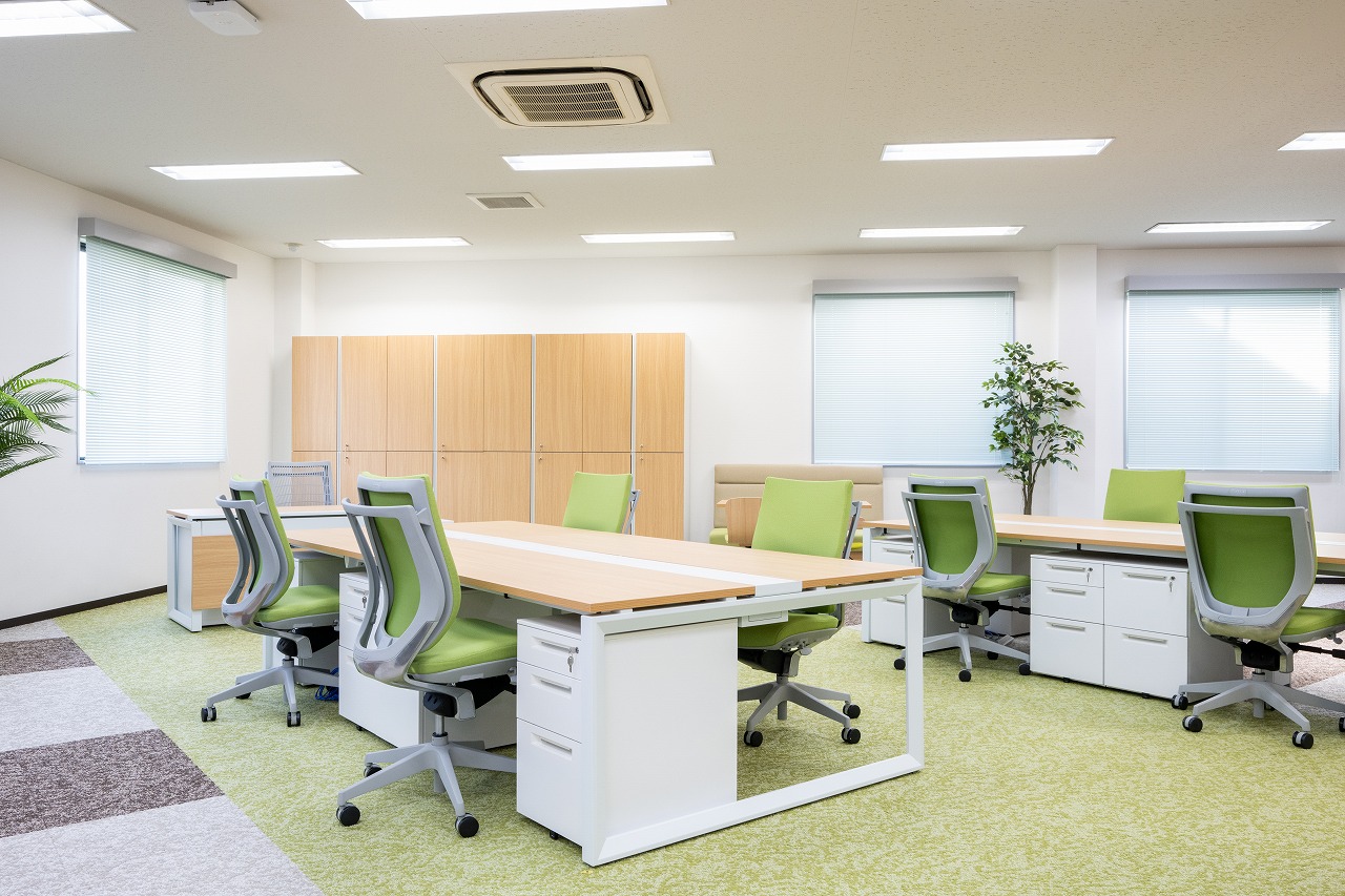 クイン株式会社｜オフィスデザイン・レイアウト事例｜アイリスチトセ株式会社