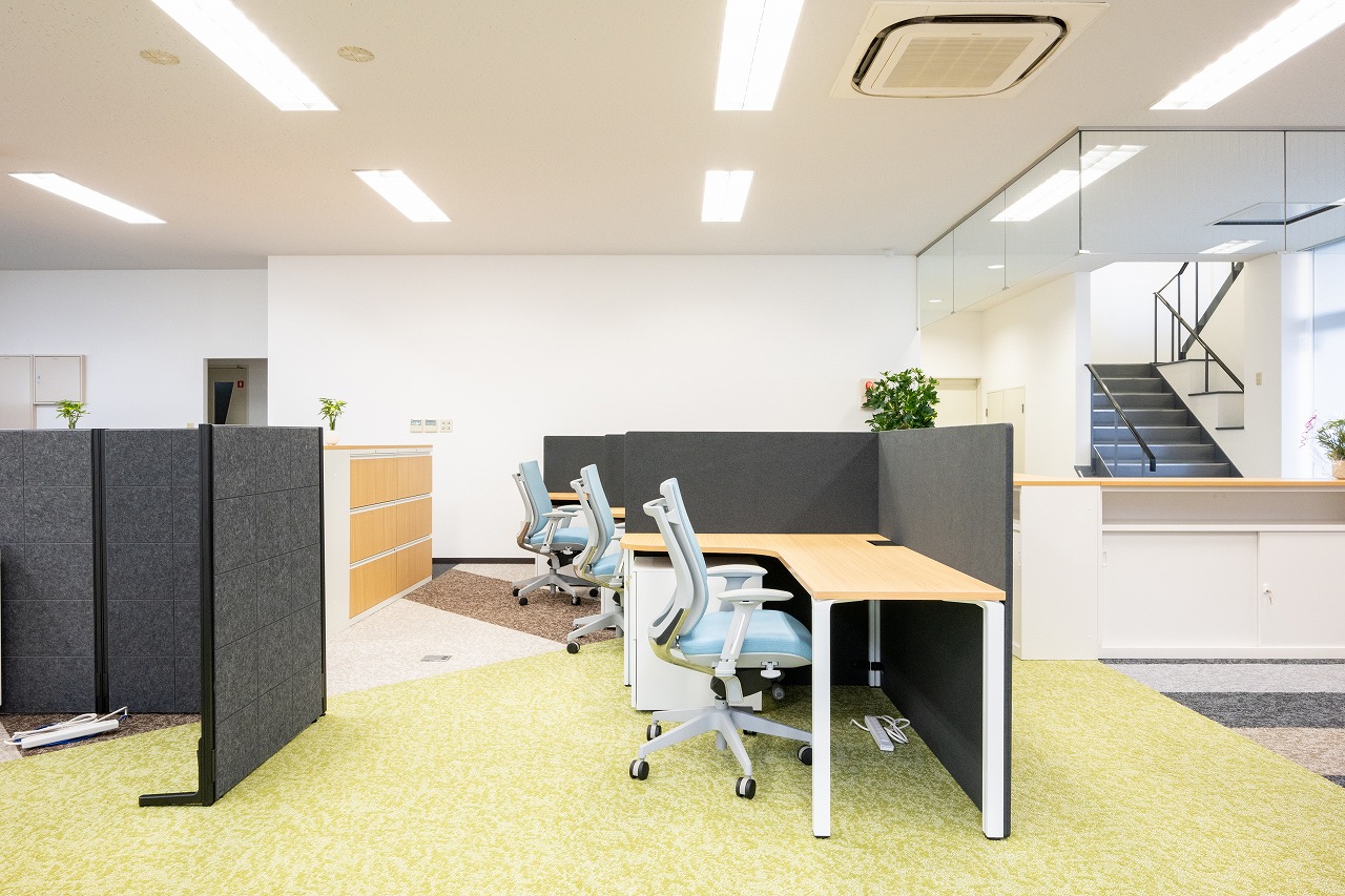 クイン株式会社｜オフィスデザイン・レイアウト事例｜アイリスチトセ株式会社