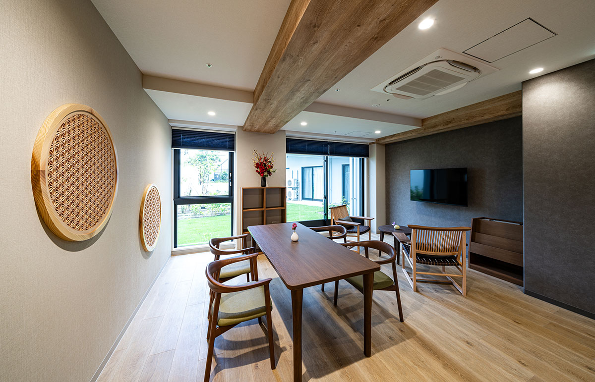 プラウドライフ株式会社　介護付き有人老人ホーム　はなことばプラス哲学堂