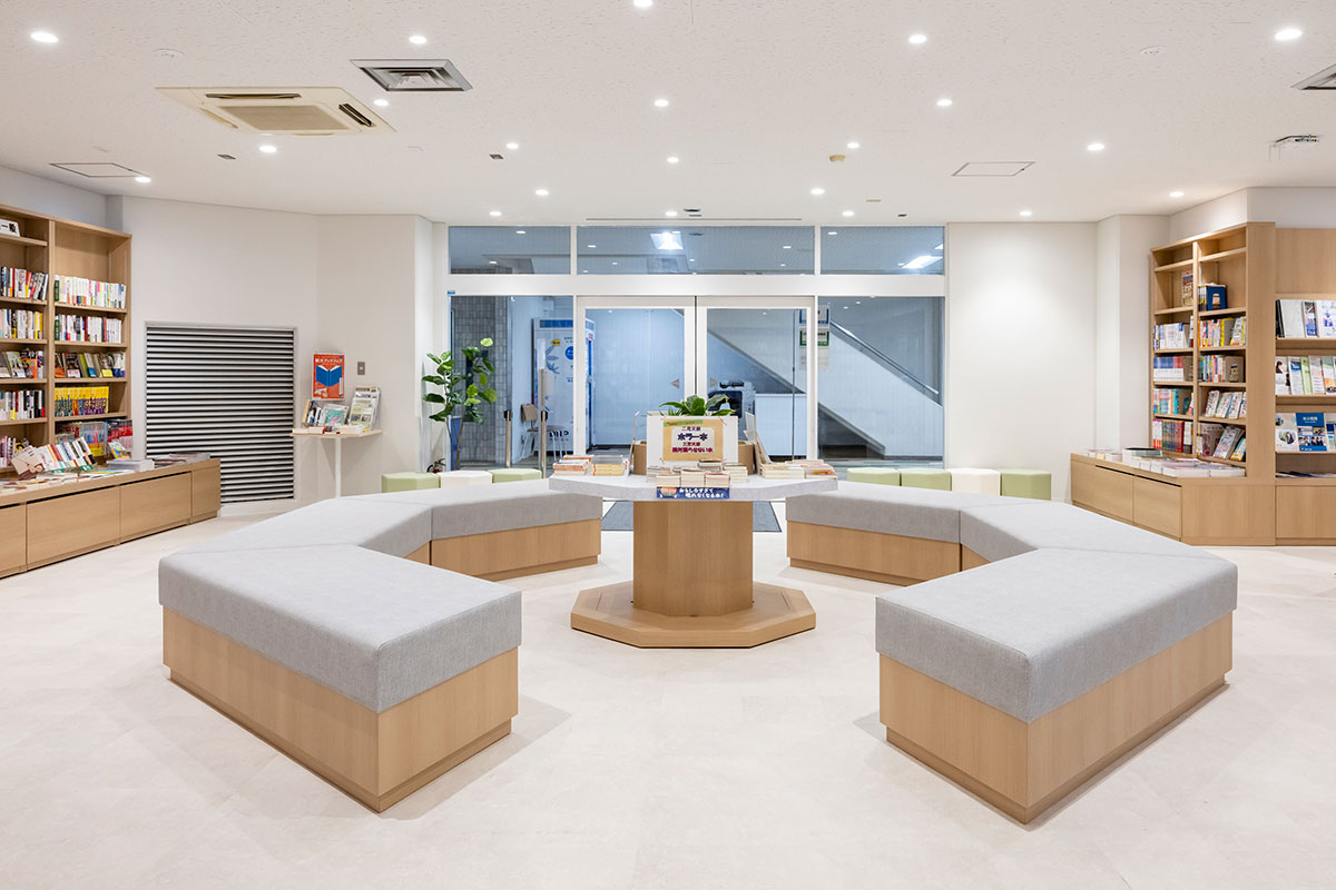 国立大学法人 新潟大学　厚生棟1階