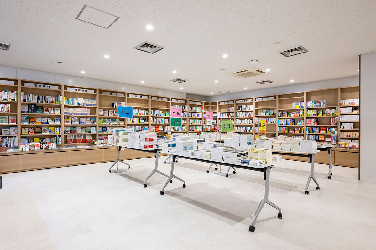 国立大学法人 新潟大学　厚生棟1階