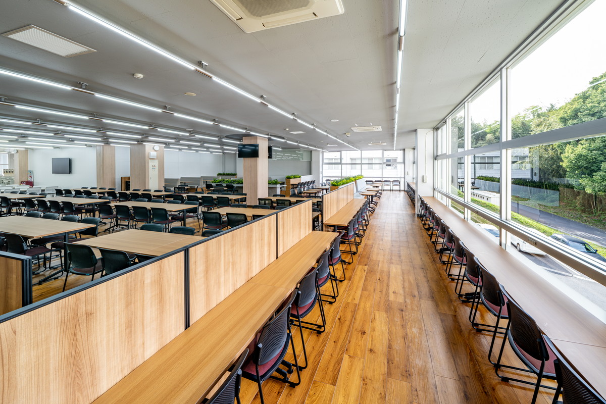秀明大学