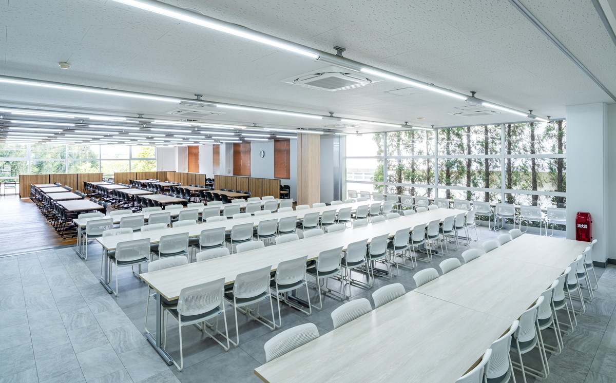 秀明大学