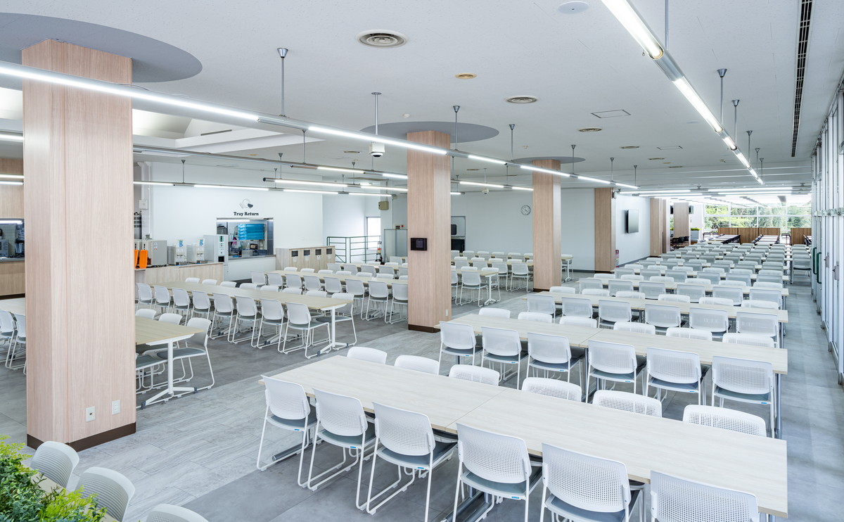 秀明大学